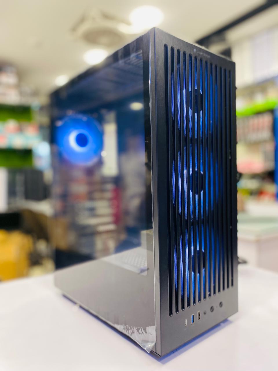 Acer Casing Max81 4 RGB Fan Black