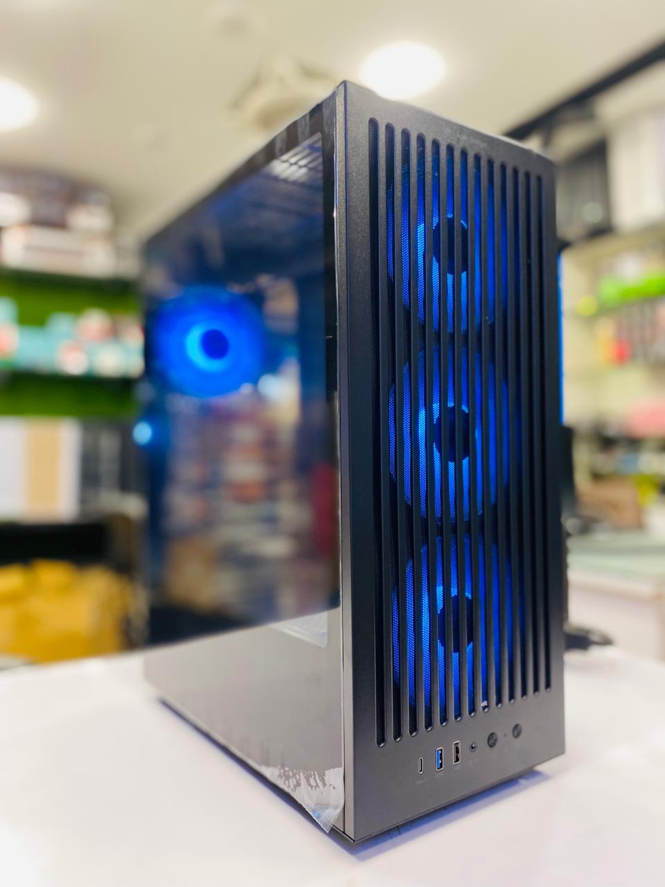 Acer Casing Max81 4 RGB Fan Black