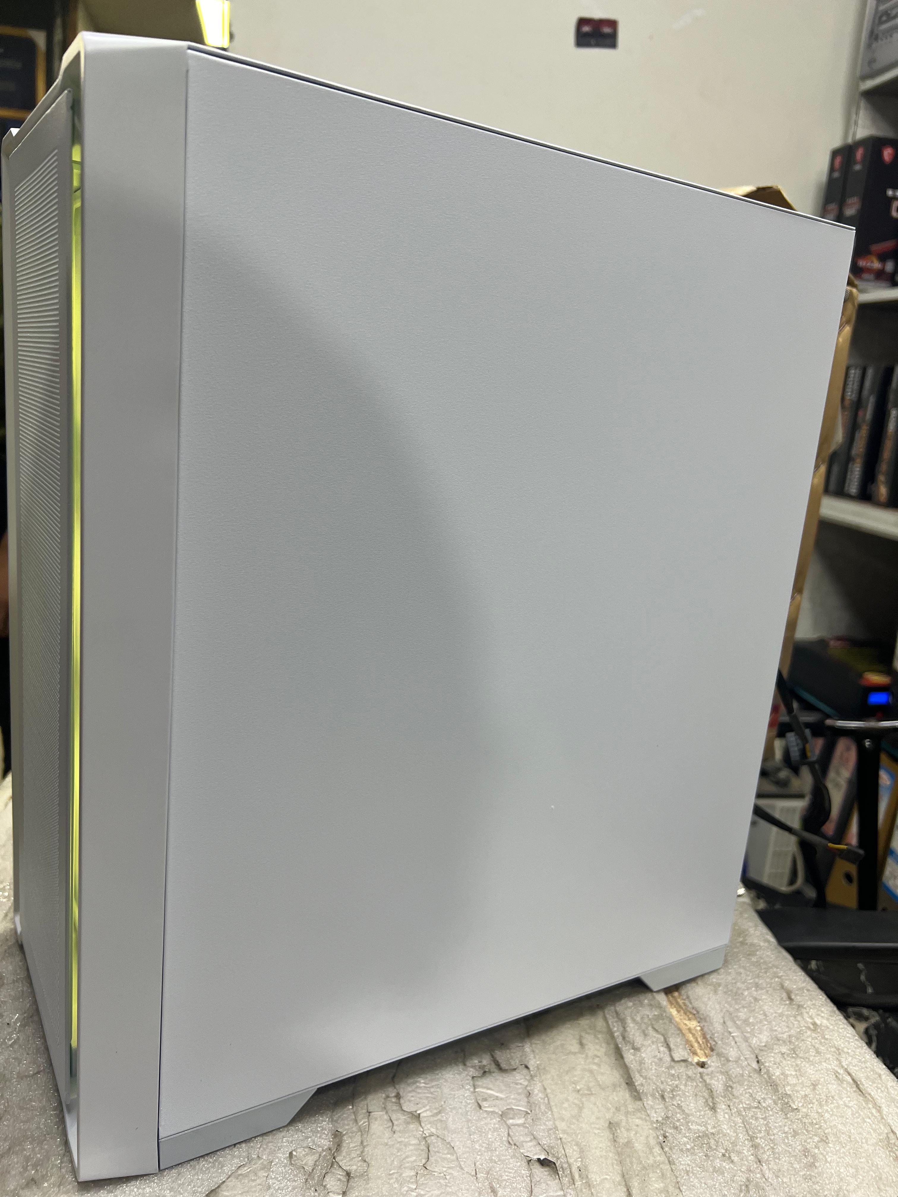Xtech Casing X9 White 4 RGB Fans