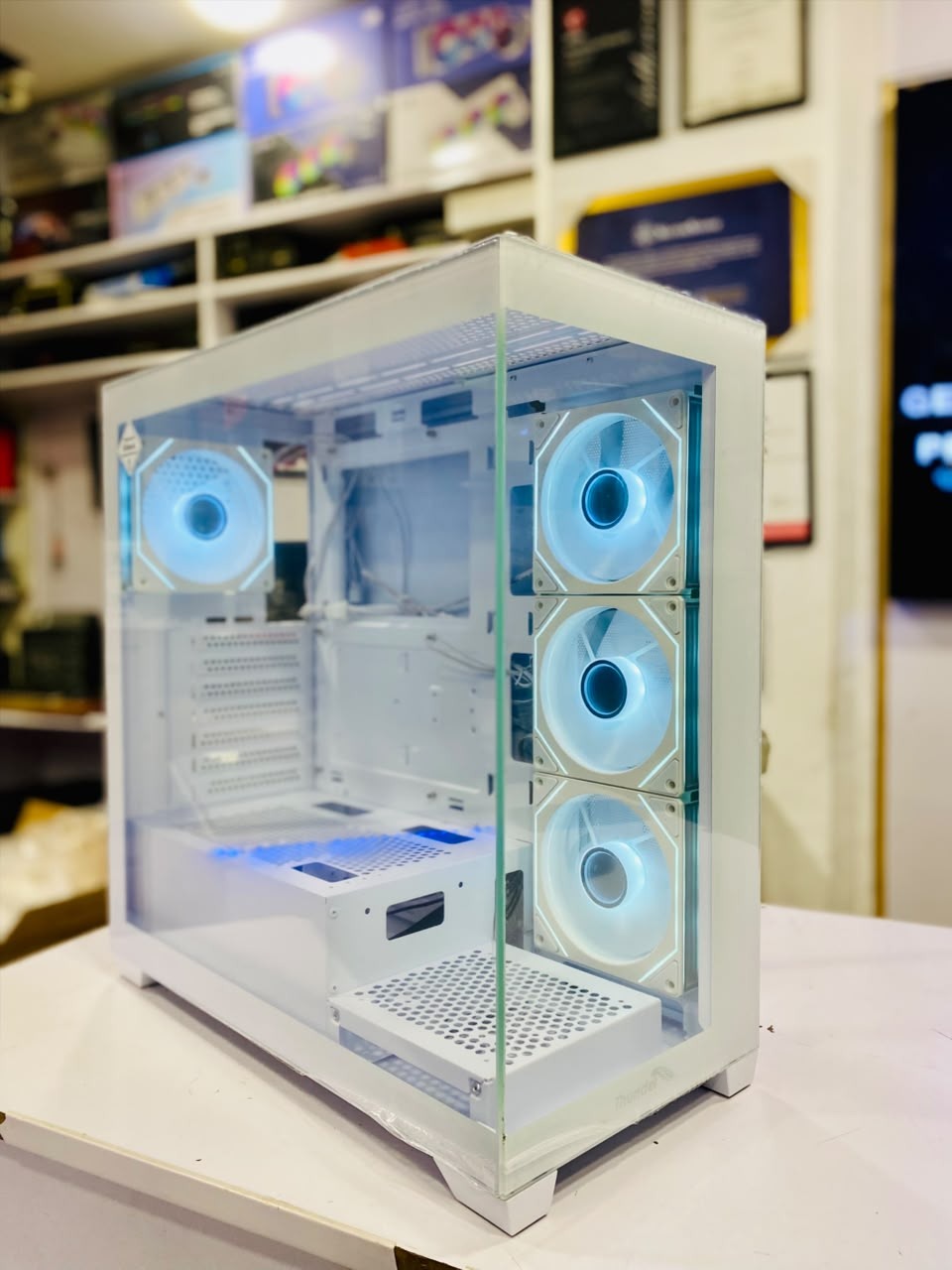 Thunder Casing Nova 4ARGB Infinity Fan Front and side glass White