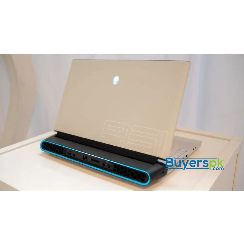 ALIENWARE AREA 51M GAMING LAPTOP 9th Gen i9-9900K 16 GB RAM 1 TB HDD + 512 GB SSD 2080 8 GB 17.3 FHD 144 Hz Win 10