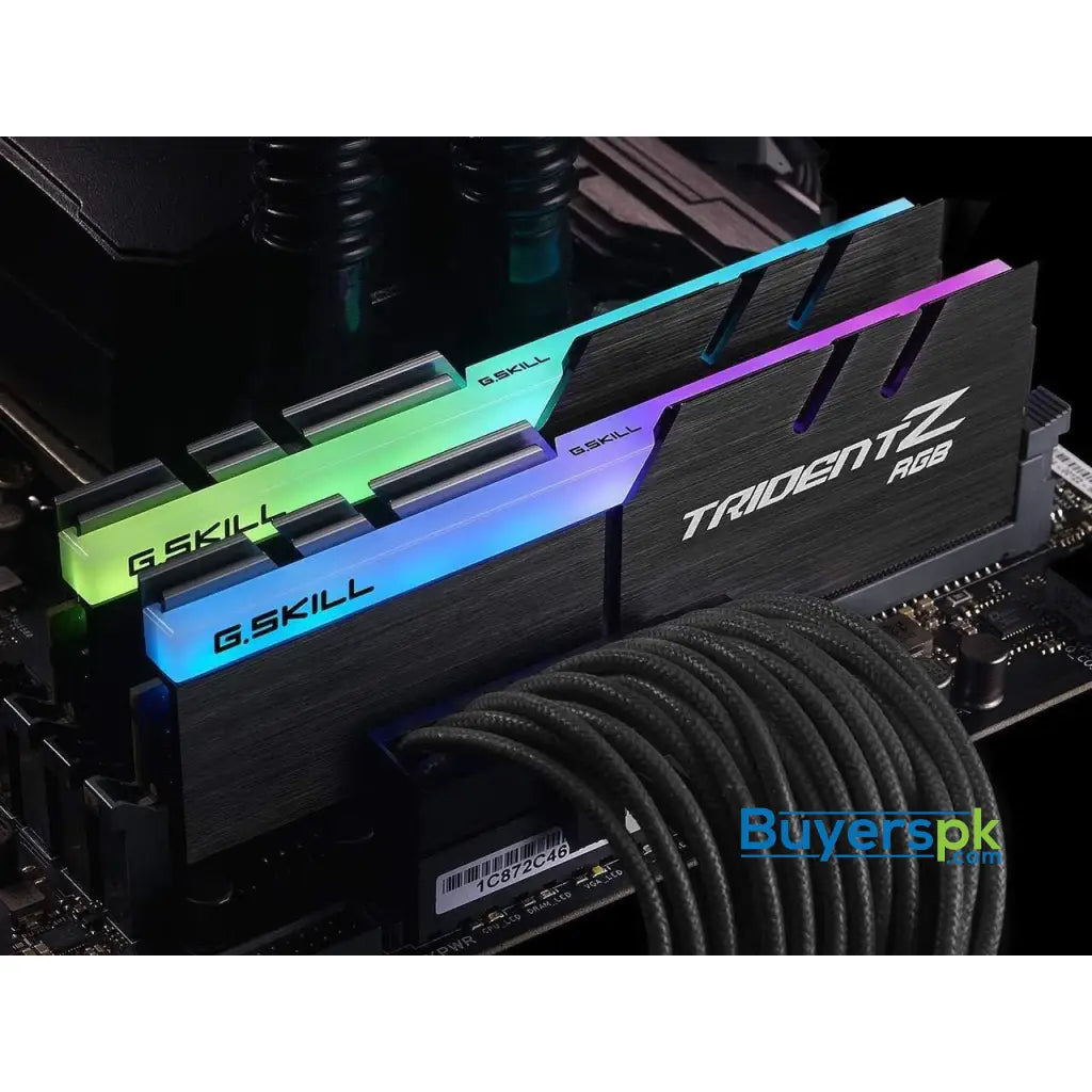 G.SKILL Trident Z RGB 32GB (2x16GB) 288-Pin DDR4 3000 MHz F4-3000C16D-32GTZR - RAM